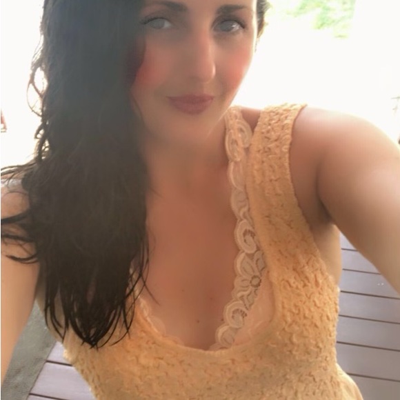 Meet your Posher, Emily - Picture 5 of 5